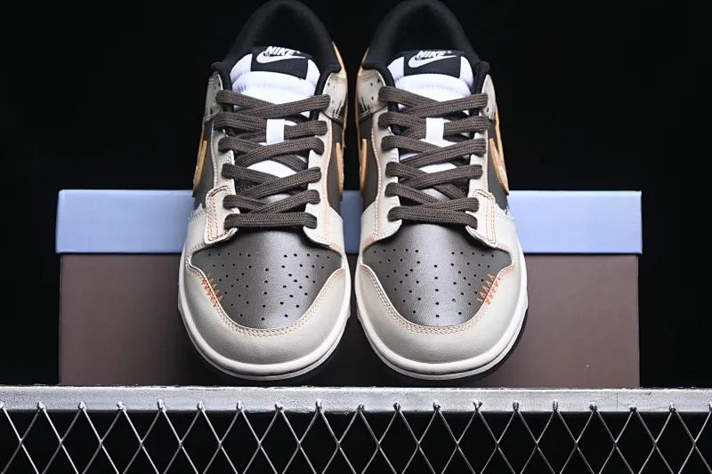 All Categories Nk SB Dunk Series Nk SB Dunk Low Low-top sneakers Nk Dunk Low Panda Prank Pioneer Knight Sandstorm Black Brown Low-top casual sneakers DD1391-100